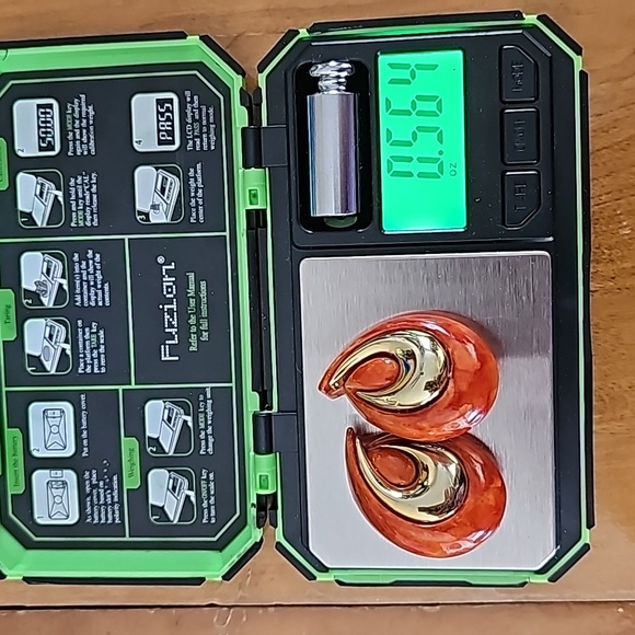 VTG Clip-on Earrings - Picture 12 of 13